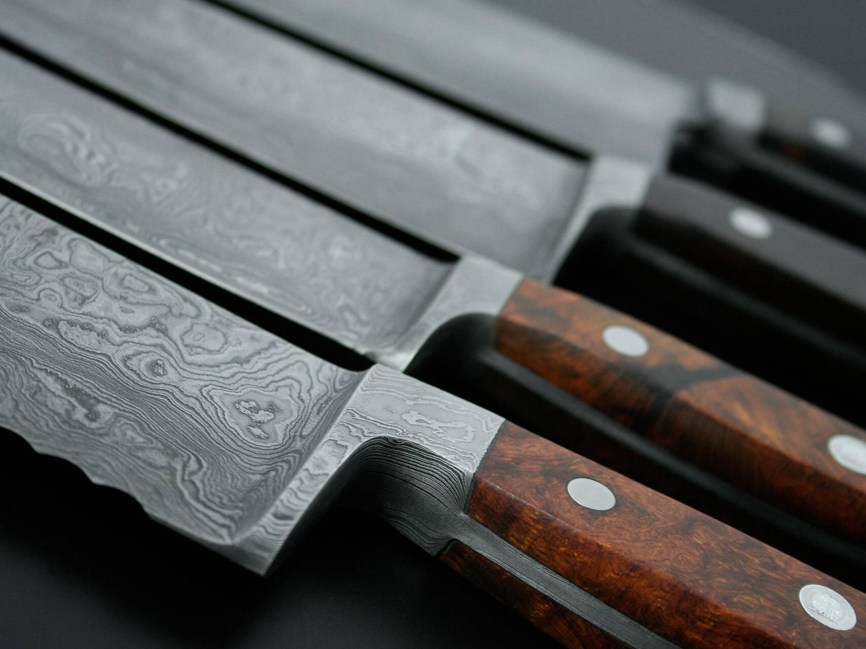 Messer Solingen, Güde Messer, Kochmesser Solingen, Messerset, wetzstahl, solinger messer Griff aus luxuriösem Wüsten-Eisenholz beim Brotmesser Damaststahl